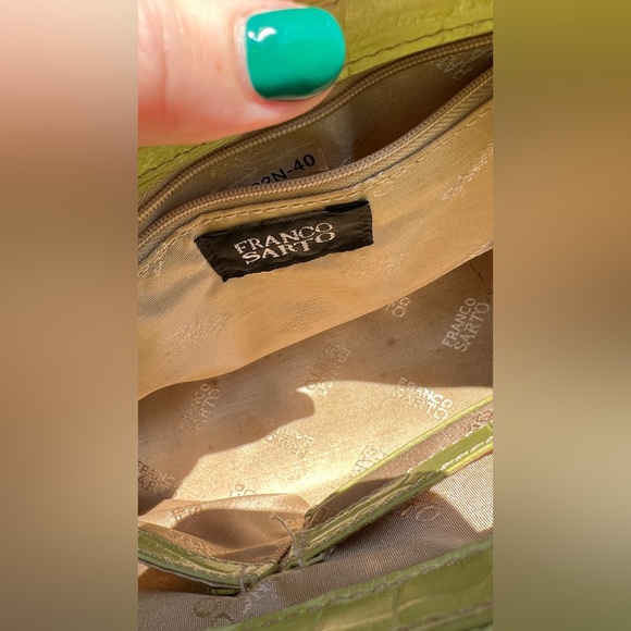 Vintage lime green leather handbag with silver details - Picture 17 of 17